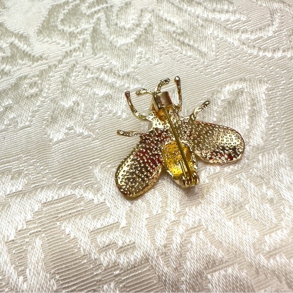 COPY - Elegant Gold and Pearl  set of 3 Bee Brooches with  Crystal Design - Picture 4 of 10